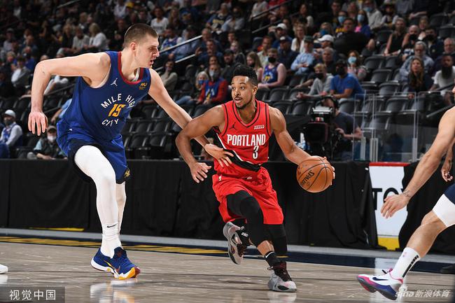 背后都有具 背后都有具