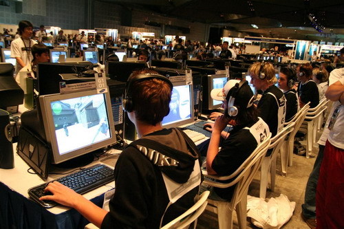 德甲-凯恩破门金玟哉进球 拜仁客场击败弗赖堡.