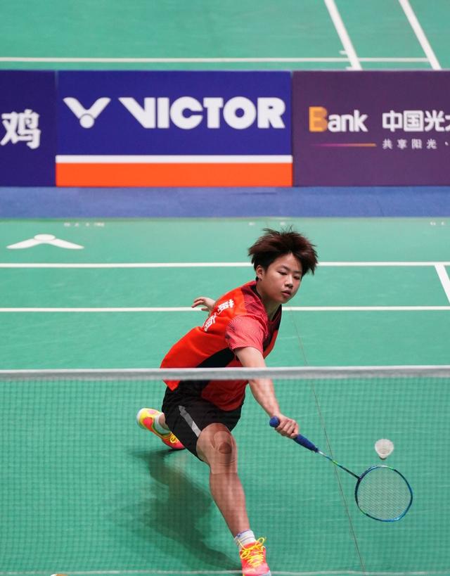 世预赛巴西3-0智利，英超三将破门